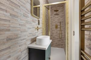 ensuite- click for photo gallery